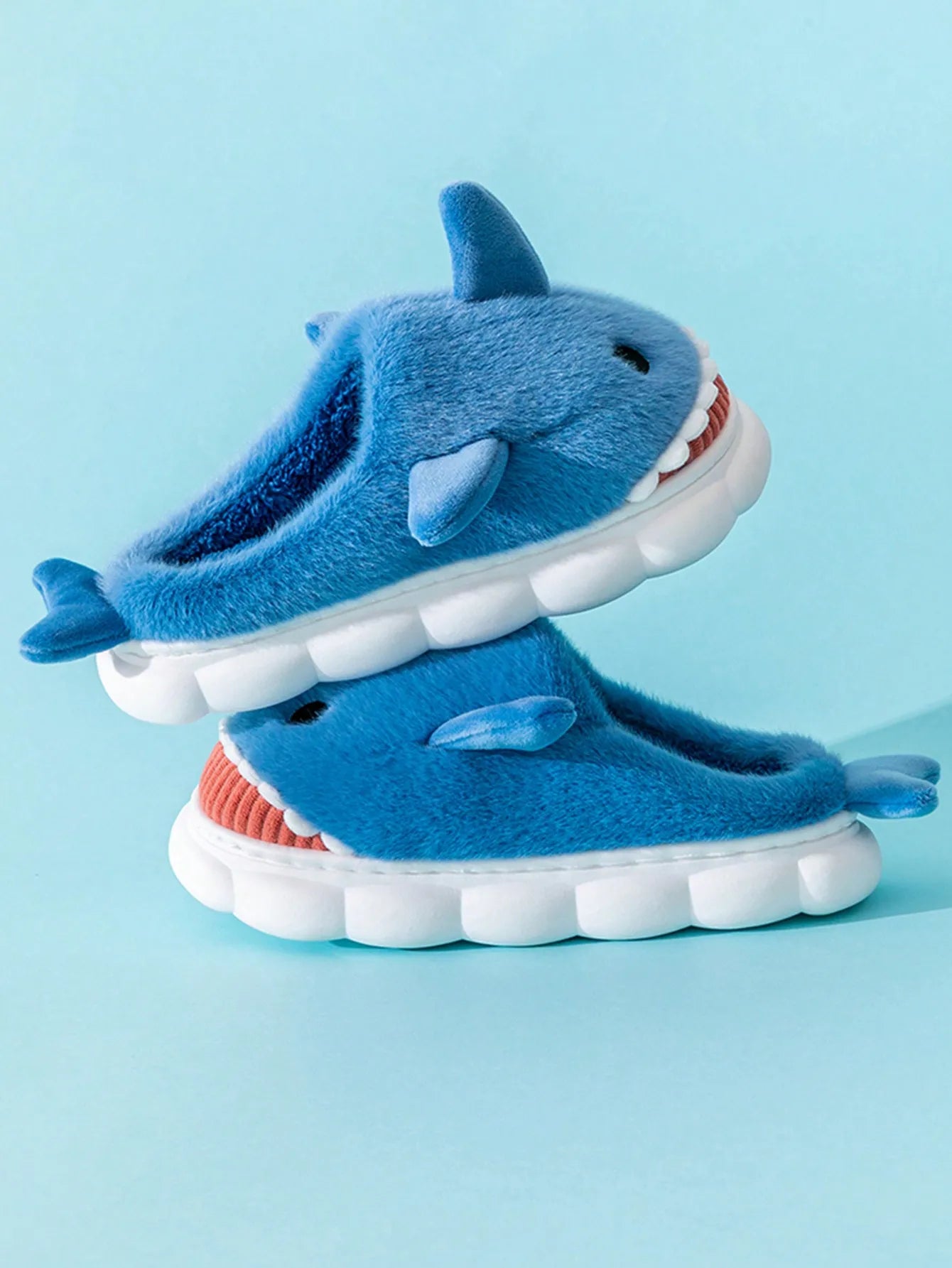 Shark slippers sole detail